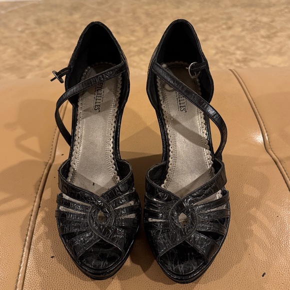 Seychelles Shoes - SEYCHELLES Black LEATHER Strappy Heels